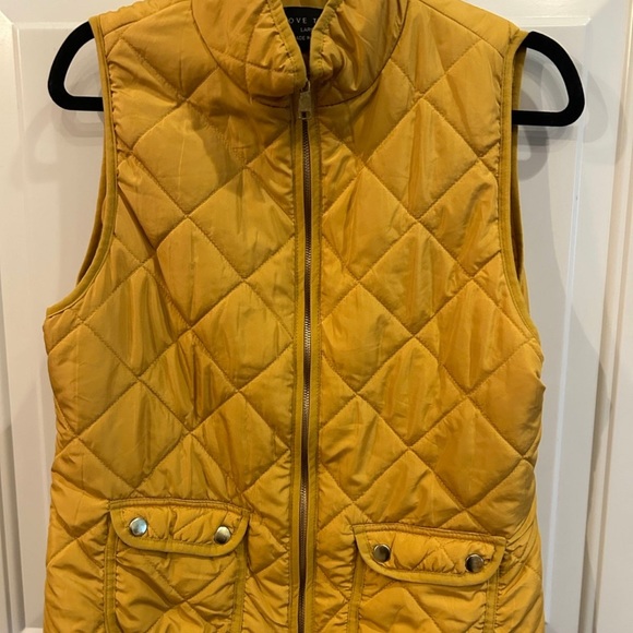LOVE TREE Quilted Gold/Mustard Colored Vest Large - Picture 2 of 6